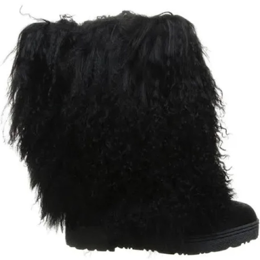 Bearpaw Boetis boots.